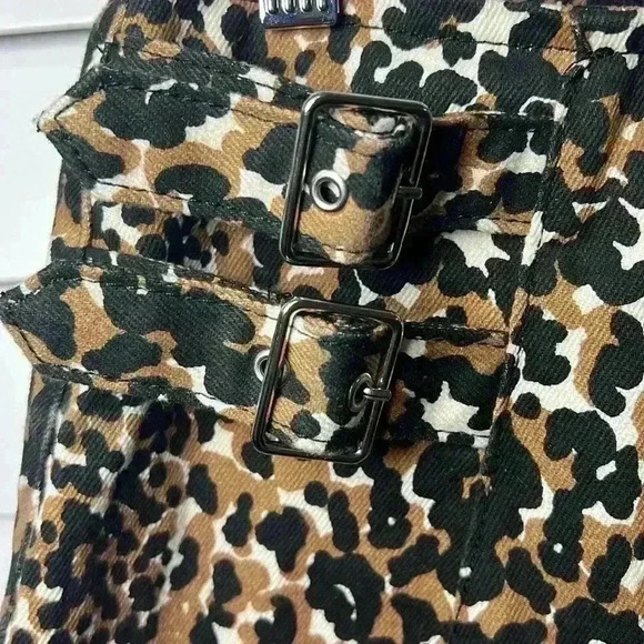 Topshop Leopard Print Buckle A-Line Mini Skirt Size 6 - Picture 2 of 7